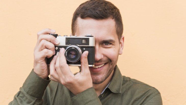 Las fotos en una calidad vintage que buscan la imperfección están de moda este año.