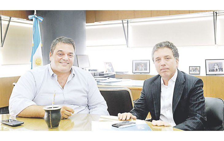 ámbito.com | números. Triaca recibió ayer a Dujovne para analizar el costo de una rebaja generalizada de cargas patronales.