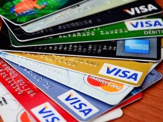 Los gastos en moneda extranjera con tarjetas de crédito o compra deberán convertirse a pesos para retener I. Brutos