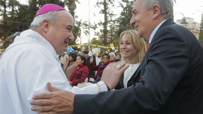 Gerardo Morales y el obispo César Daniel Fernández.