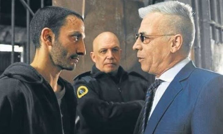 Jorge Lorenzo (atrás), interpretando a Capece y secundando a Antín (Gerardo Romano), el director de la cárcel en El marginal. Jorge Lorenzo (atrás), interpretando a Capece y secundando a Antín (Gerardo Romano), el director de la cárcel en El marginal.