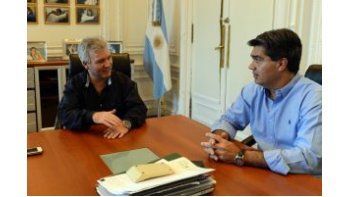 El jefe de Gabiente de Ministros, Jorge Capitanich, mantuvo extensas reuniones con funcionarios de distinatas áreas del gobierno nacional, entre ellos, el secretario de Gabinete y Coordinación Administrativa, Carlos Sánchez.