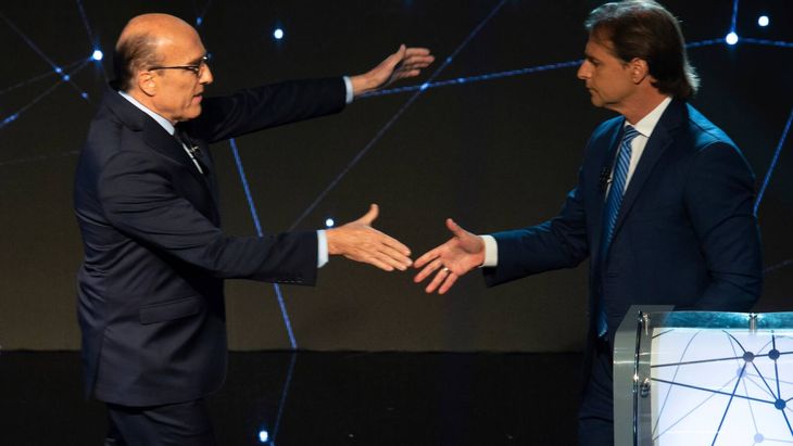 Daniel Martínez y Luis Lacalle Pou dirimieron el primer debate obligatorio previo al balotaje 2019. Daniel Martínez y Luis Lacalle Pou dirimieron el primer debate obligatorio previo al balotaje 2019.