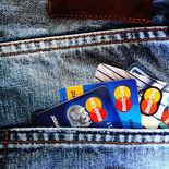 SAT vigila a las personas que prestan tarjetas en México. SAT vigila a las personas que prestan tarjetas en México.