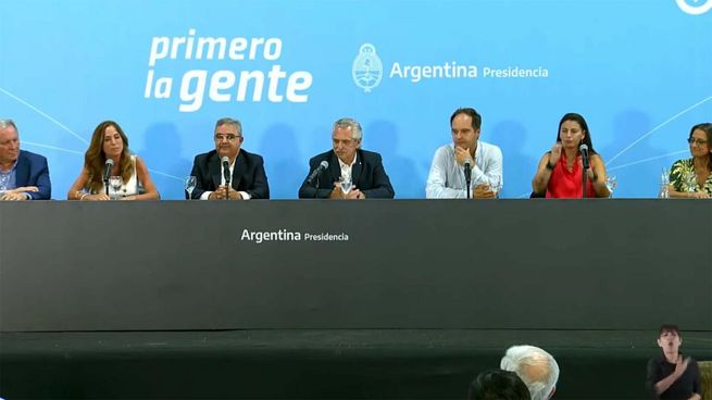 Alberto Fernández, junto a sus ministros más cercanos en Catamarca.