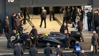Cadillac salió por primera vez a la pista en Silverstone con su nuevo monoplaza piloteado por Sergio Checo Pérez.