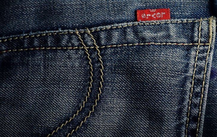 La historia de Levis comenzó en 1853, cuando Levi Strauss, un inmigrante alemán, se trasladó a San Francisco durante la fiebre del oro.&nbsp;