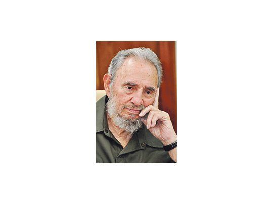 Fidel Castro declaró en la misma entrevista que el ultra iraní Mahmud Ahmadineyad debe respetar a los judíos y reconocer su Holocausto.