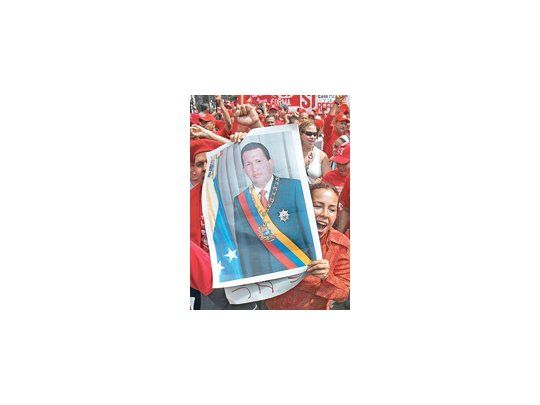 El núcleo duro de los simpatizantes incondicionales de Hugo Chávez se ha reducido a un 30%, según las últimas encuestas. Pero la oposición, aún fragmentada, no logra sacar ventaja de una situación social que presenta dificultades inéditas.