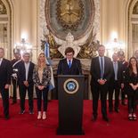 Milei hablará esta noche en cadena nacional por el tema YPF. Milei hablará esta noche en cadena nacional por el tema YPF.