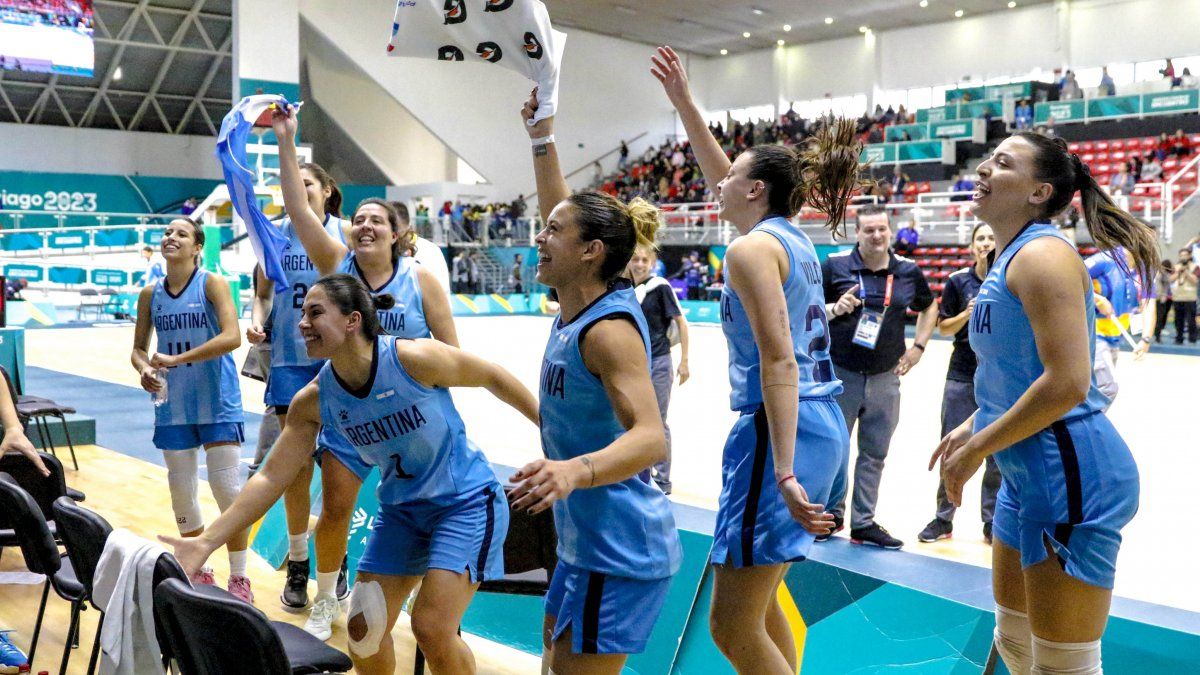 To celebrate for a lifetime: Las Gigantes, on the podium for the first time in history