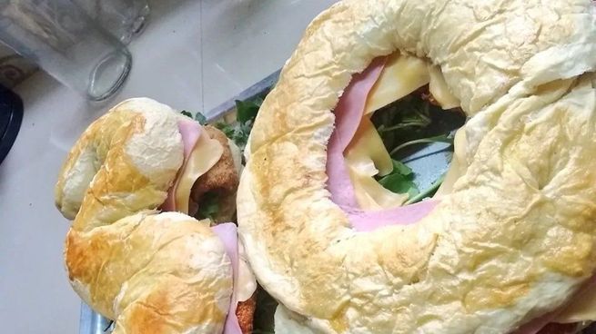 Torta sánguche furor en redes.