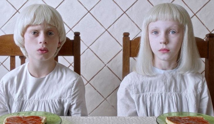 Tin y Tina is a Spanish horror film available on Netflix. Tin y Tina is a Spanish horror film available on Netflix.