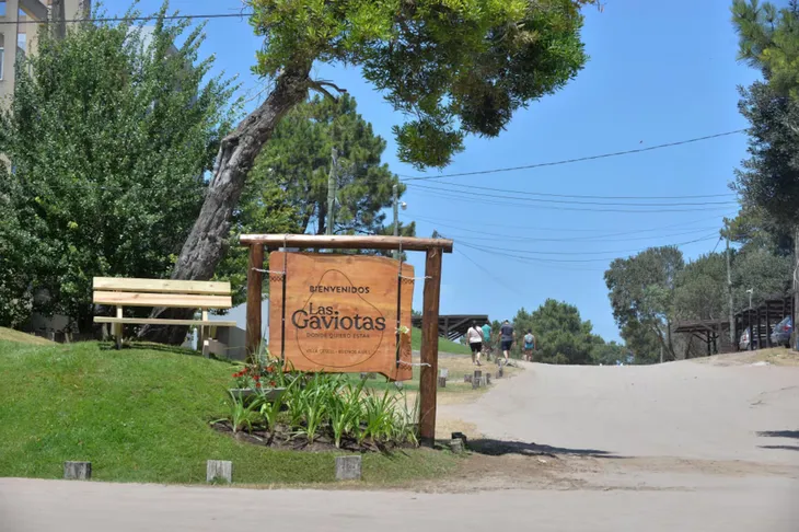 Las Gaviotas potencia el turismo en Buenos Aires con su playa ideal para caminatas, surf y descanso en un entorno de pura tranquilidad. Las Gaviotas potencia el turismo en Buenos Aires con su playa ideal para caminatas, surf y descanso en un entorno de pura tranquilidad.
