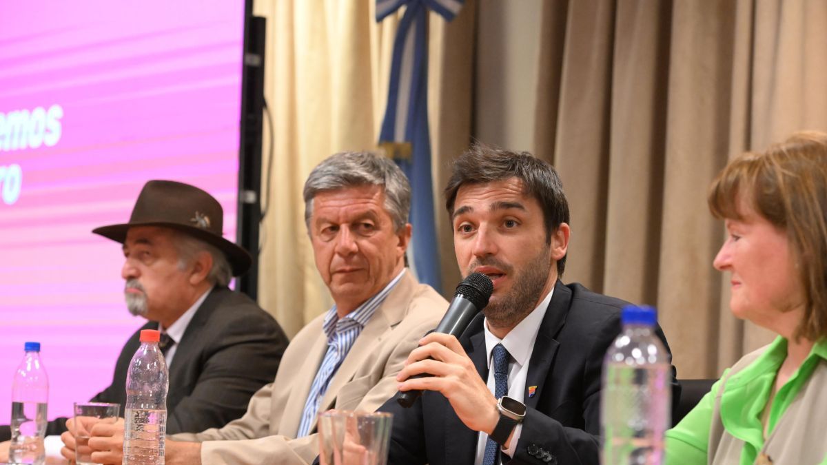 Ignacio Torres signed the call for bids for the Comodoro Rivadavia shipyard and anticipated that it will be the largest in Patagonia