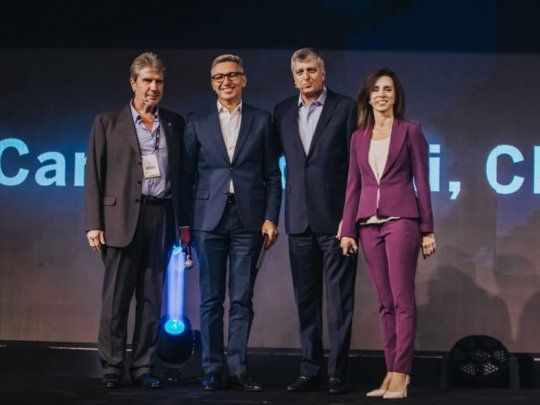 Epígrafe de la foto -de izquierda a derecha- Daniel Junas, Presidente de ASUG Argentina; Carlos Moltini, CEO de Telecom Argentina; Claudio Muruzábal, Presidente SAP para América Latina y el Caribe; y Claudia Boeri, Presidente Región Sur de América Latina SAP.