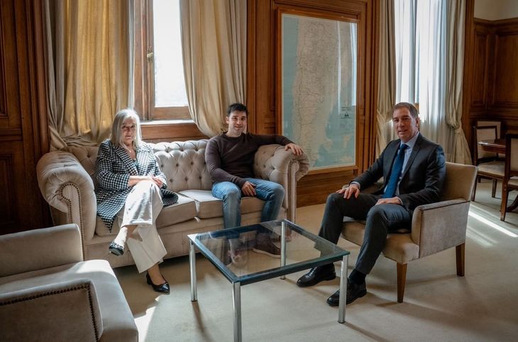 La senadora nacional Edith Terenzi, junto al chubutense Ignacio Torres y al jefe de Gabinete, Diego Santilli, en Casa Rosada. La senadora nacional Edith Terenzi, junto al chubutense Ignacio Torres y al jefe de Gabinete, Diego Santilli, en Casa Rosada.