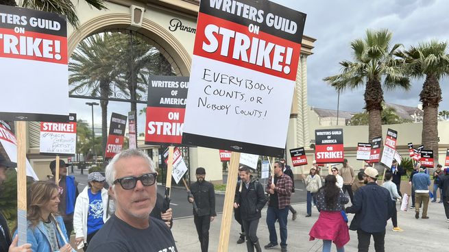 wga strike paro de guionistas eeuu.jpg