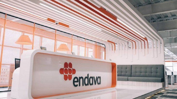 El negocio en números. Endava reportó ingresos de 157,7 millones de libras (unos u$s187 millones) para el segundo trimestre de nuestro año fiscal 2022, lo que representa un aumento interanual del 53,4 % en moneda constante de 105,2 millones de libras (u$s178 millones) en el mismo período del año anterior.