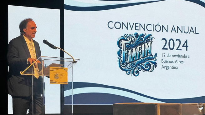 Roberto Silva, titular de la CNV, habló ante representantes de los FCI.