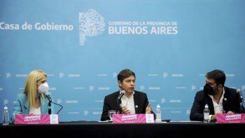 Arenga. “La vacunación masiva será la única forma de terminar con el coronavirus”, aseguró Kicillof junto a la vicegobernadora Verónica Magario y el jefe de Gabinete, Carlos Bianco.
