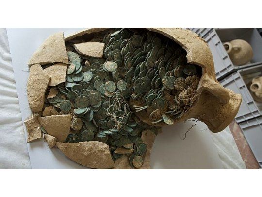 Hallan en España ánforas con 600 kilos de monedas romanas