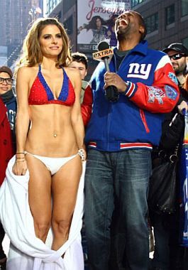 Maria cumplió e hizo un striptease en Times Square