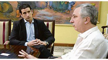 Decisión. Passalacqua y Leandro Zanotti, gerente de Sector Público del Hipotecario, avanzaron durante los últimos días en la concreción del plan de viviendas que favorecerá a la industria forestal misionera.