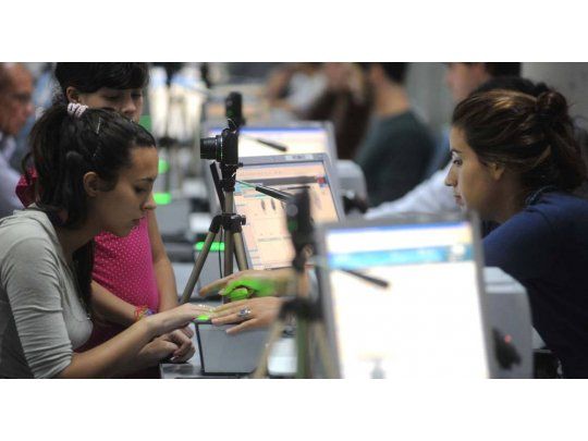 Otro aumento: desde el miércoles renovar el DNI costará $ 300 y el Pasaporte $ 1.500