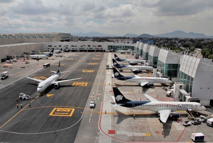 México invertirá 8.000 millones de pesos (386 millones de dólares) en la remodelación del principal aeropuerto del país, de cara al próximo mundial de fútbol de 2026.