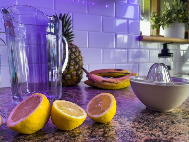 El batido mágico de plátano y piña que los expertos recomiendan para el dolor muscular