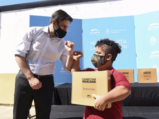 Trotta anunció la compra masiva de libros para todas las escuelas del país.