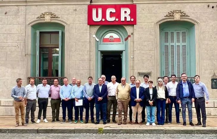 El Foro de Intendentes Radicales de la provincia de Buenos Aires se reunió en Tandil. El Foro de Intendentes Radicales de la provincia de Buenos Aires se reunió en Tandil.