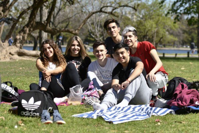 Jóvenes en el Día del Estudiante.