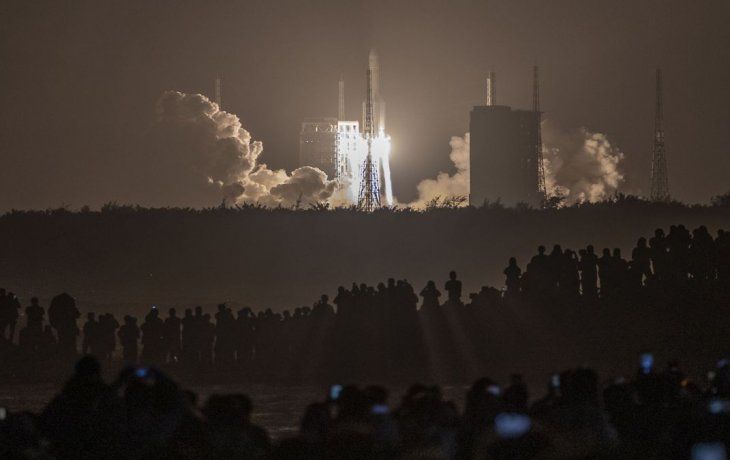 El cohete Larga Marcha 5 propulsó con éxito la sonda a las 17:30 del lunes (horario de Argentina) desde el centro espacial de Wenchang, en la isla tropical de Hainan (sur)