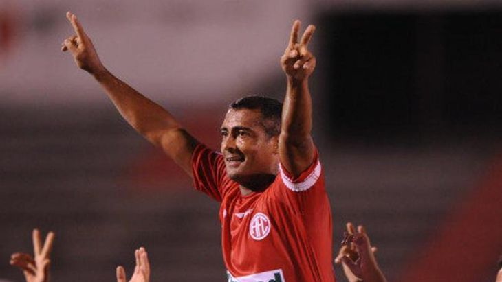 El delantero brasileño Romario fue inscripto como jugador del América-RJ, equipo de segunda división del estado de Río de Janeiro del que ahora es presidente, y regresará al deporte 15 años después de que colgó los botines. El delantero brasileño Romario fue inscripto como jugador del América-RJ, equipo de segunda división del estado de Río de Janeiro del que ahora es presidente, y regresará al deporte 15 años después de que colgó los botines.