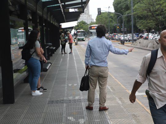 Paro de colectivos ya afecta a 80 líneas del AMBA y el interior