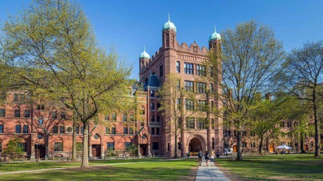 “Las universidades son el enemigo”, afirmó el vicepresidente J.D. Vance, abogado por la Facultad de Derecho de Yale.
