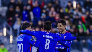 Cruz Azul comenzó con una goleada por 3-0, en Canadá, ante Vancouver FC su defensa del título de campeón de la Concachampions. Cruz Azul comenzó con una goleada por 3-0, en Canadá, ante Vancouver FC su defensa del título de campeón de la Concachampions.