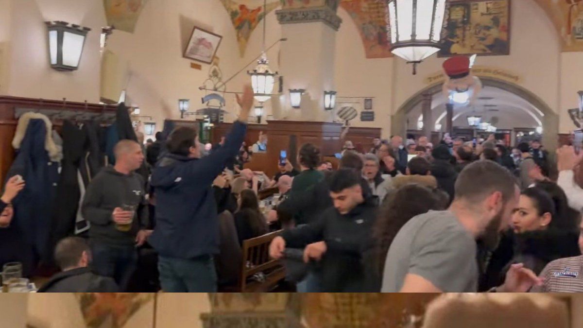 Investigation opened in Munich over Nazi greetings from Lazio fans