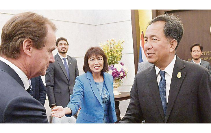 Trato. Gustavo Bordet cerró un acuerdo clave con el ministro de Agricultura de Tailandia, Grisada Boonrach.