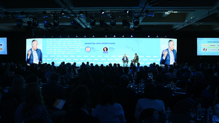 El 61° Coloquio IDEA volvió a recordarnos que “salir a la cancha” requiere más que diagnósticos. El 61° Coloquio IDEA volvió a recordarnos que “salir a la cancha” requiere más que diagnósticos.