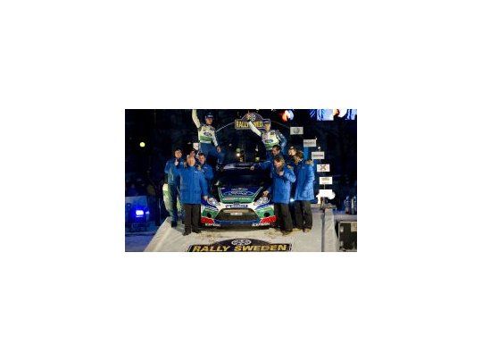 Campeones. El equipo de Latvala festeja en el podio el Rally de Suecia.