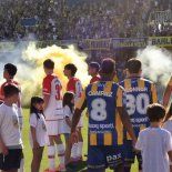 El pasillo de espaldas que hizo Estudiantes cuando Rosario Central salió al campo de juego El pasillo de espaldas que hizo Estudiantes cuando Rosario Central salió al campo de juego