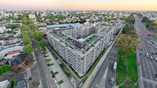 El edificio MilAires, ubicado en Devoto, es uno de los más importantes de la empresa. 
