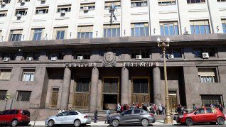 Economía busca renovar casi $11 billones este miércoles. Economía busca renovar casi $11 billones este miércoles.