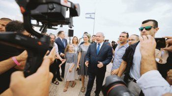 cierre de campaña. Benjamín Netanyahu se mostró ayer ante la prensa tras celebrar su reunión de gabinete semanal y antes de protagonizar el cierre de la actividad proselitista con un acto en Tel Aviv.