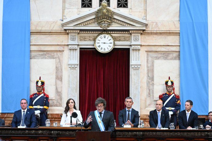 El discurso presidencial se transmitirá por cadena nacional. El discurso presidencial se transmitirá por cadena nacional.