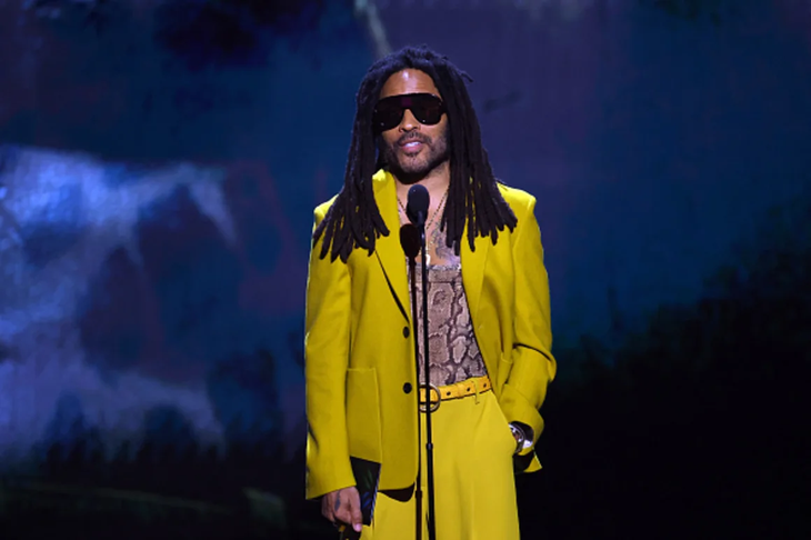 El músico estadounidense Lenny Kravitz presenta el premio a la mejor banda sonora y música durante The Game Awards El músico estadounidense Lenny Kravitz presenta el premio a la mejor banda sonora y música durante The Game Awards