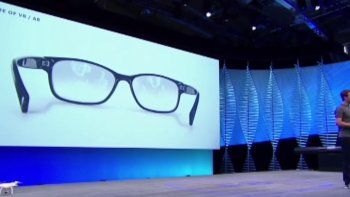 La línea de lentes se llama Ray-Ban Stories.